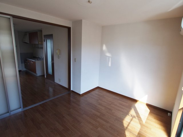 コーポラス祇園の洋室