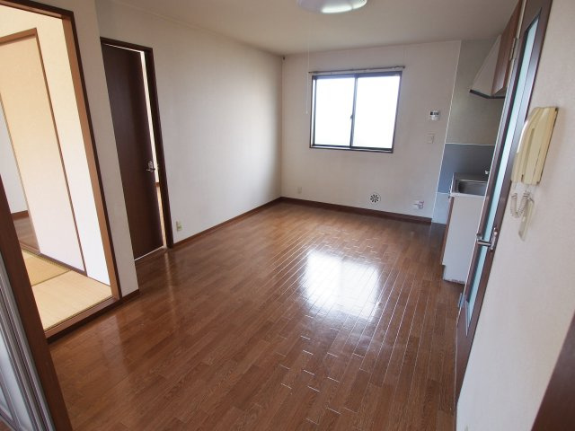 コーポラス祇園の居間・リビング