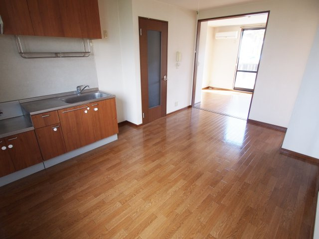 コーポラス祇園の居間・リビング