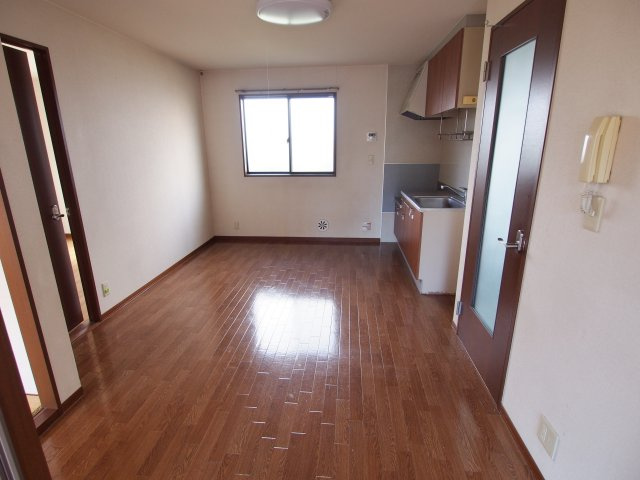 コーポラス祇園の居間・リビング