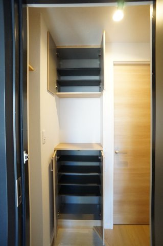 メゾン・サウスロックの玄関|大容量のシューズBOX♪玄関はデジタルロックで暗証番号で開錠