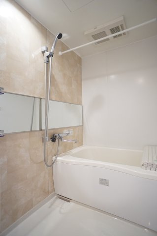 メゾン・サウスロックの浴室|一日の疲れを癒すお風呂は浴室乾燥機付き