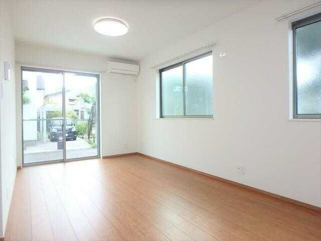 国分寺市日吉町２丁目の一戸建ての居間・リビング