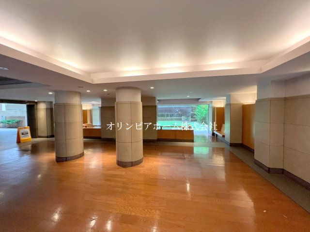 コスモ２１ザガーデンズフォート 　2階　角　部屋　空室のエントランス