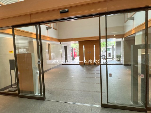 コスモ２１ザガーデンズフォート 　2階　角　部屋　空室のエントランス