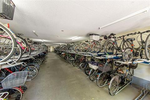 コスモ２１ザガーデンズフォート 　2階　角　部屋　空室の駐輪場