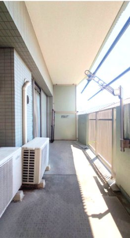 コスモ２１ザガーデンズフォート 　2階　角　部屋　空室のバルコニー