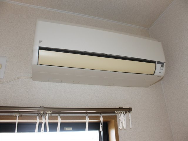 ワンルーム友の設備|エアコン　※同物件、別のお部屋の写真です。