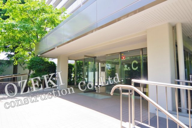 越谷ファミリータウンC棟のエントランス