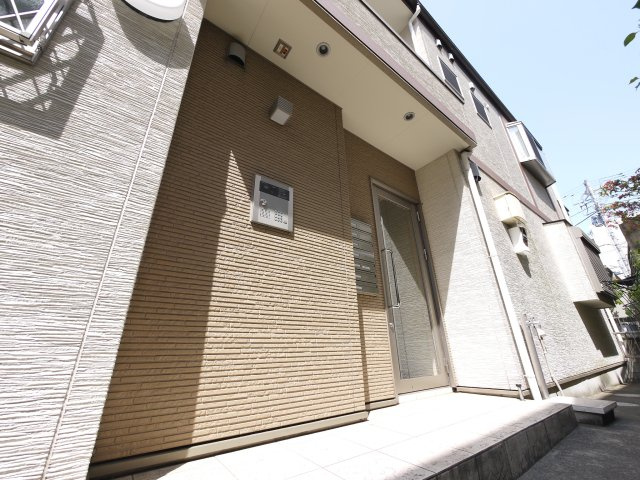 ウィステリア津田沼のエントランス|オートロック付きのエントランスで清潔感のある入口です