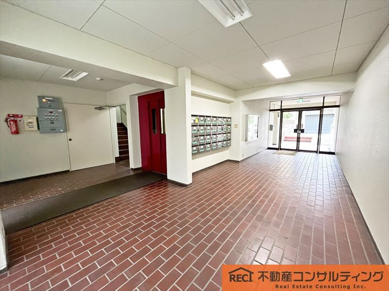 ジークレフ本山のエントランス