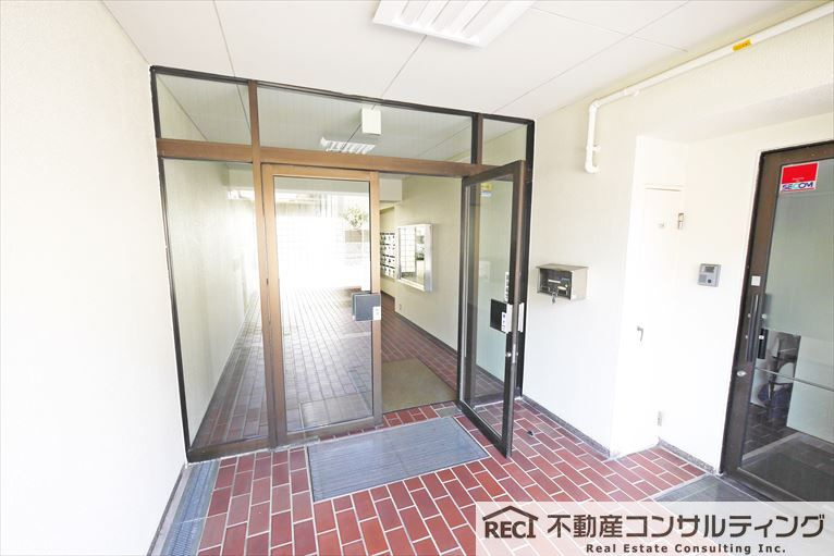 ジークレフ本山のエントランス