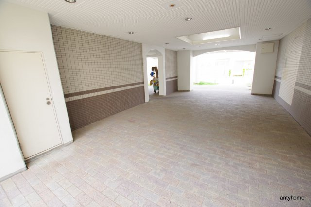 大阪市淀川区東三国２丁目の賃貸マンションのロビー