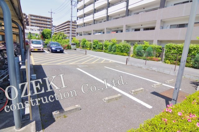 ライフピア南越谷の駐車場