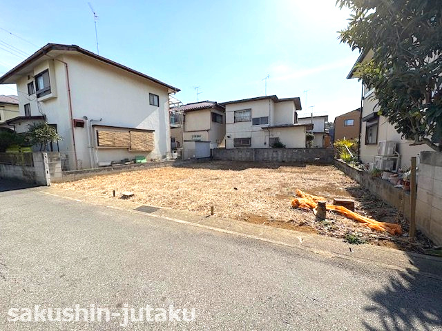 横戸町　売地の前面道路含む現地写真|横戸町　売地　更地渡し　間口11ｍ　北西側3.9ｍ公道面　約42坪の整形地　建築条件なし