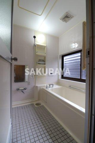 大岩町貸家SUの浴室|A棟。現況と異なる場合があります。