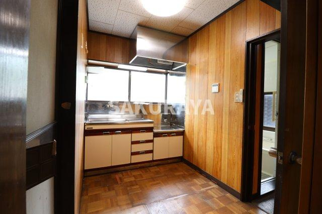 大岩町貸家SUのキッチン|A棟。現況と異なる場合があります。