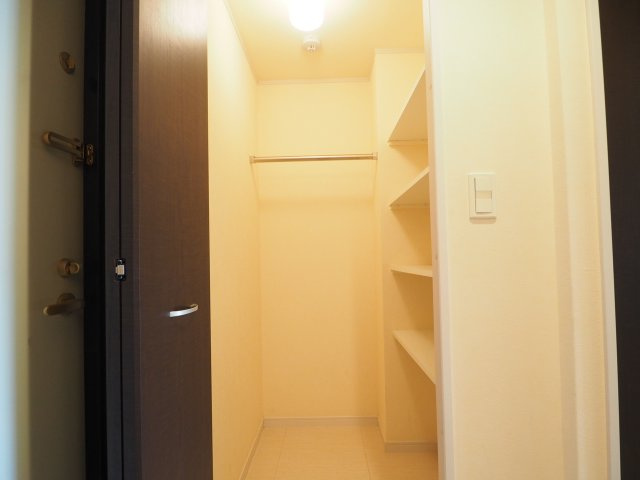 玄関にクロークも付いております！