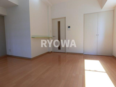 【居間・リビング】 | ジュネスコート綾瀬 | 掲載の写真は退去前の写真となります。