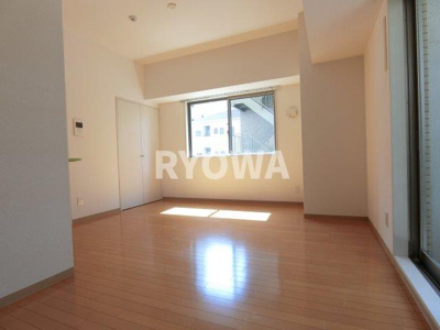 【居間・リビング】 | ジュネスコート綾瀬 | 掲載の写真は退去前の写真となります。