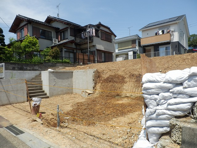 【外観】 | 八王子市南陽台1丁目　売地 | 南側カースペース (1)