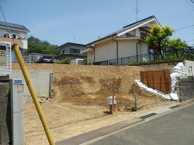 【外観】 | 八王子市南陽台1丁目　売地 | 南側カースペース (3)