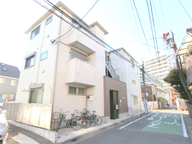 Sole e Mareソーレエマーレの外観|2016年10月築　木造3階建て総戸数8戸　東京都大田区東蒲田2丁目　JR京浜東北線蒲田駅徒歩13分、京急本線京急蒲田駅徒歩6分、梅屋敷駅徒歩7分