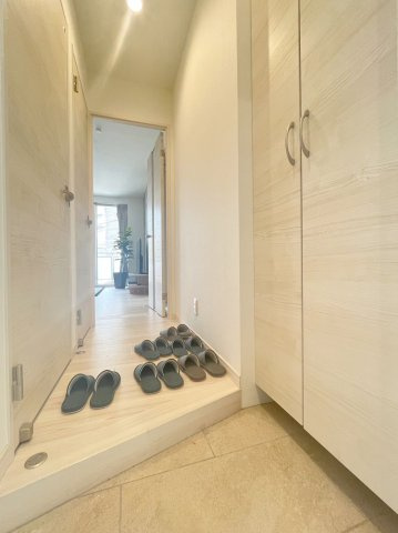 「防音マンション」Konomi Oyamaの玄関|※同シリーズのモデルルームの写真となります。