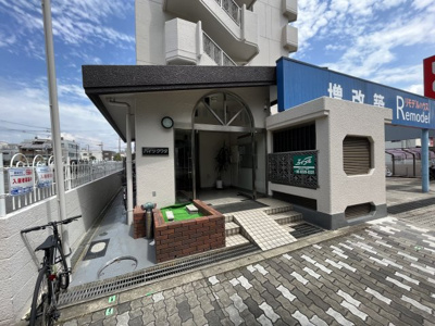 【エントランス】 | ハイツクワタ | 毎日通るエントランスはこのようになっています