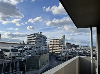 【展望】 | 前面はさえぎる高層ビルもなく、美しい青空の眺望が広がります