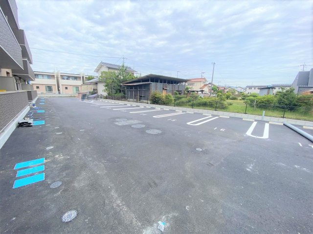 ハイアークＦの駐車場