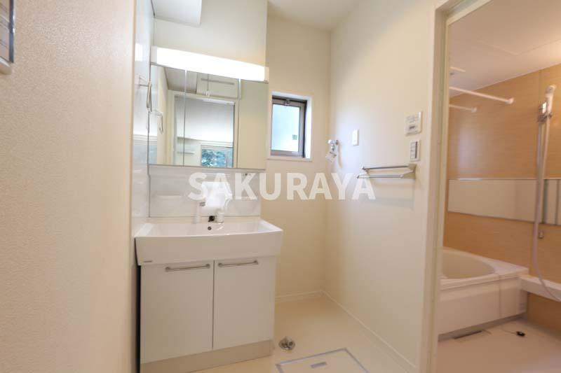 オートソーレの洗面所|現況と異なる場合がございます。