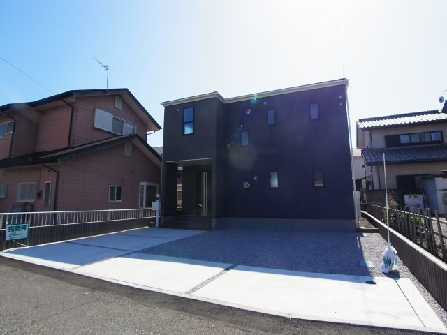 新築　高崎市下豊岡町第11　Livele Garden.S　1号棟の駐車場|現地写真　駐車は建物北側に並列3台可能です！