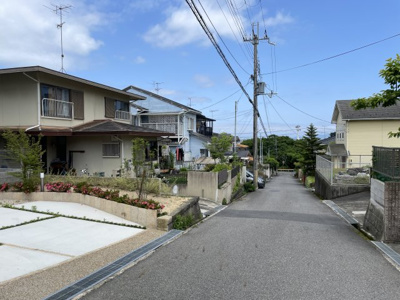 【前面道路含む現地写真】 | 大津市衣川2丁目22-8　新築戸建