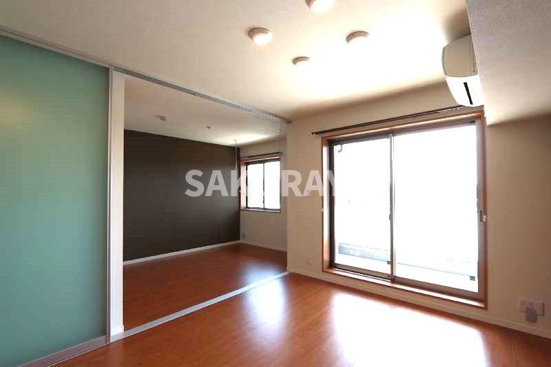 ラ・ルーチェの居間・リビング|現況と異なる場合がございます。