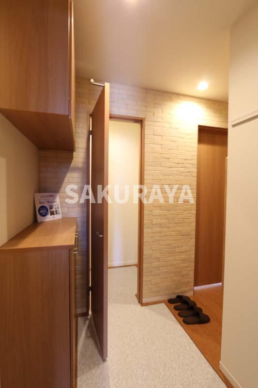 ラ・ルーチェの玄関|現況と異なる場合がございます。