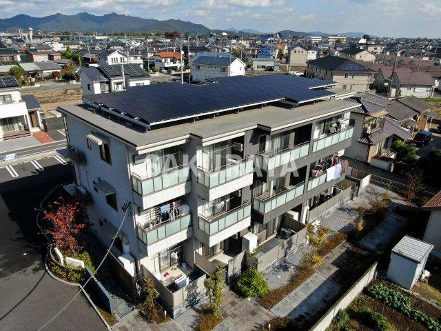 ラ・ルーチェの周辺