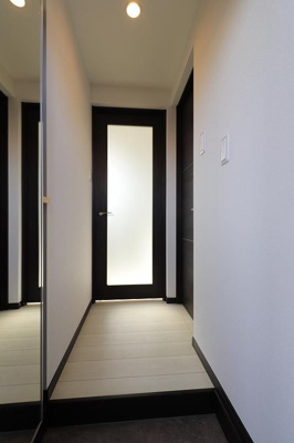 【玄関】 | BRAND NEW DAY箱崎 | 別号室の写真になります。現況優先。