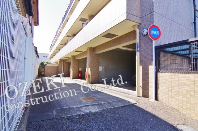 ライオンズマンション越谷第二の駐車場