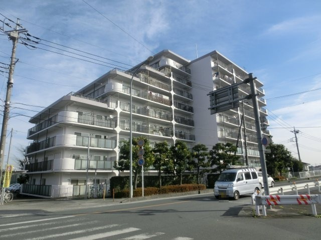 ハイラーク川越の外観