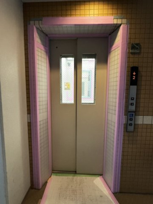 【その他共用部分】 | 【売主直売】クレストフォルム日吉レインボーヒルサウスコート棟 | お買い物時やベビーカーの出し入れに便利なエレベーター付です。