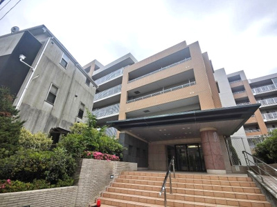 【外観】 | 【売主直売】クレストフォルム日吉レインボーヒルサウスコート棟 | 総戸数115戸、2005年1月築、管理人は日勤勤務につき管理体制良好です♪
4階角部屋のため日当たり・眺望良好です。