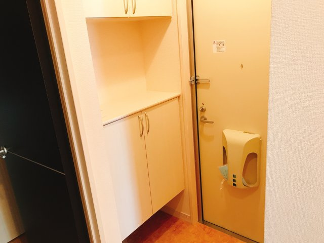 サンセール成田の玄関