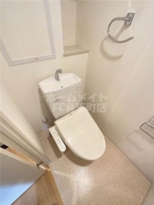 【トイレ】 | エグゼリエみなと通り | 落ち着いた色調のトイレです