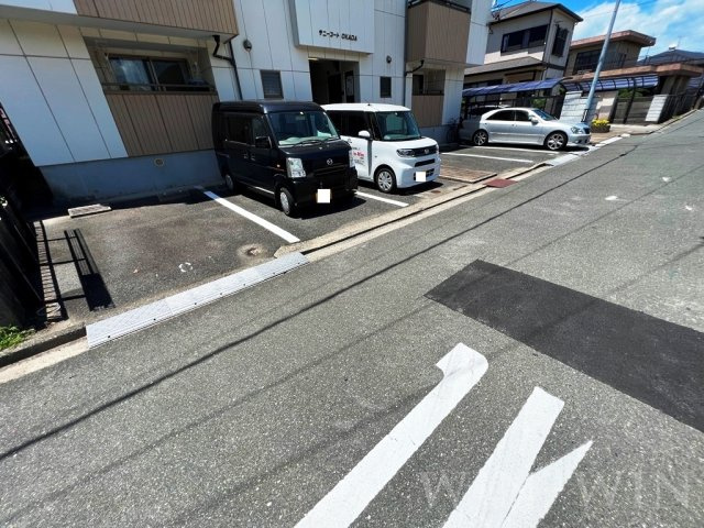 サニーコートOKADAの駐車場