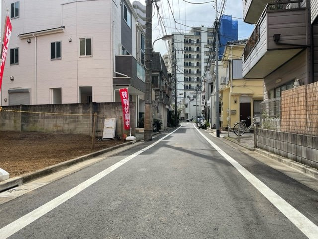 豊島区池袋本町２丁目　条件付き売地の前面道路含む現地写真