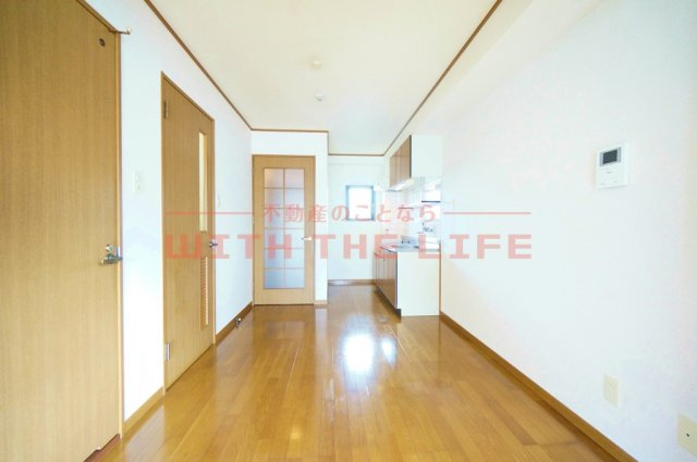 メディアハウスキャビン【キャッシュバック対象物件】の居間・リビング|こちらのリビングで趣味の時間をお楽しみください