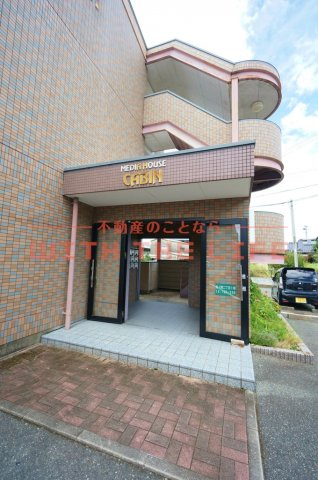 メディアハウスキャビン【キャッシュバック対象物件】のエントランス|落ち着いたエントランスです