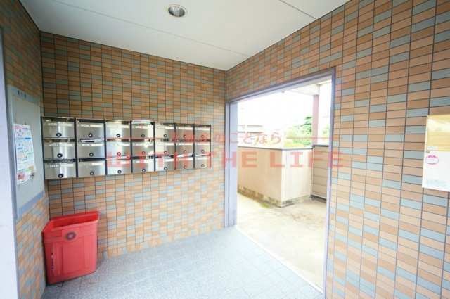 メディアハウスキャビン【キャッシュバック対象物件】のエントランス|ゆとりのあるエントランスです