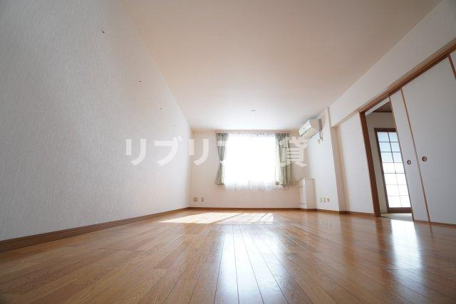 青葉の森公園通り９号棟の居間・リビング